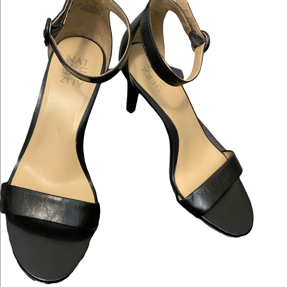 Black heels Naturalizer size 9